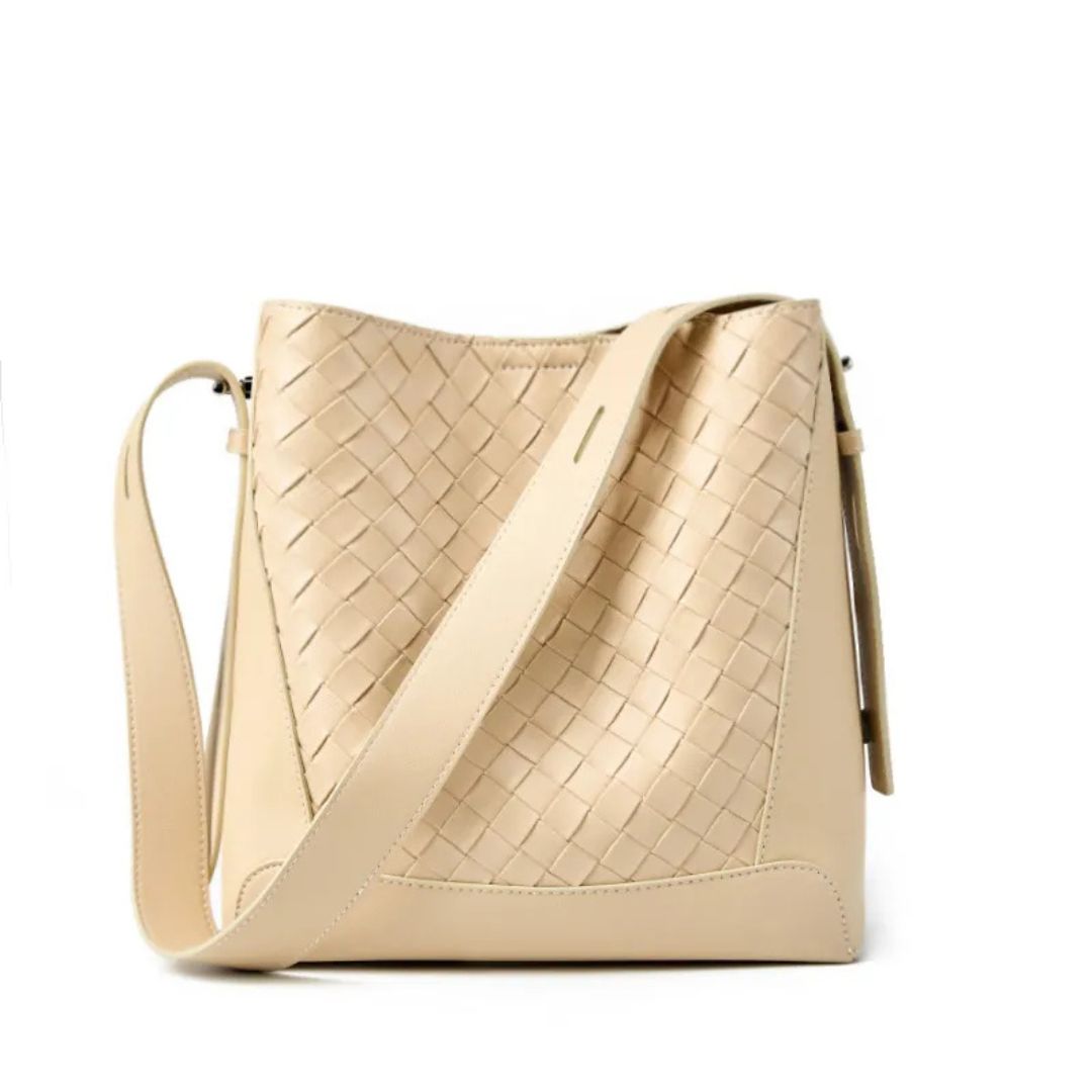 Leather Shoulder Bag for Women ⎜ Fashionable Shoulder Bag with Braided Design and Adjustable Strap