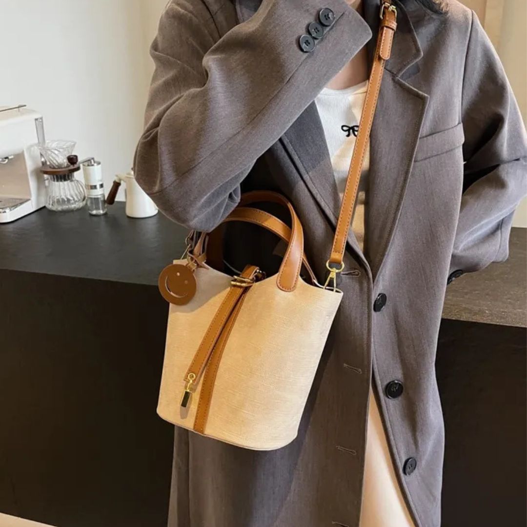 Retro Handbag for Women ⎜ Fashionable Bag with Smiley Tag and Adjustable Shoulder Strap