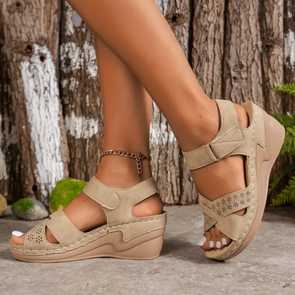 Women's Sandals with Velcro Fastening ⎜ Comfortable Summer Shoes with Air Vents and Soft Platform Sole