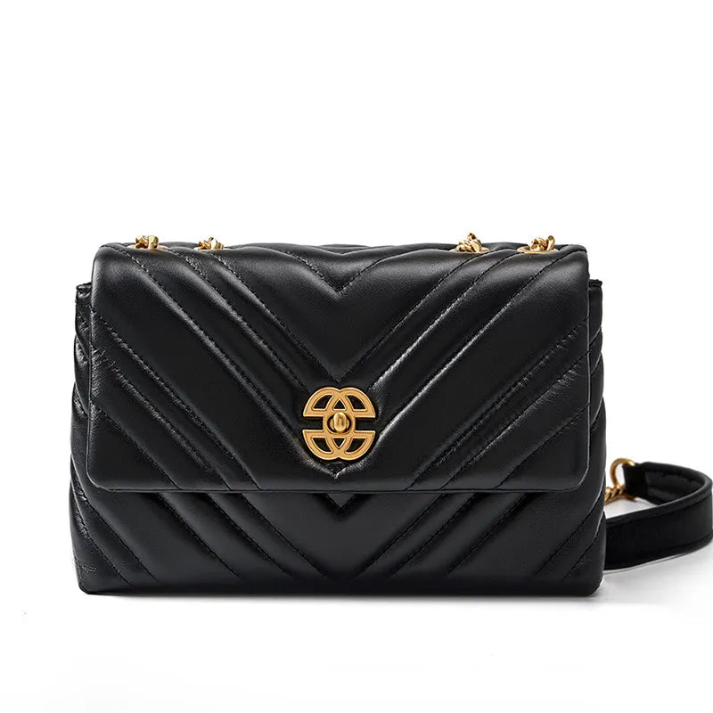 Shoulder Bag in Diamond Quilted Design ⎜ Elegant Accessory with Gold Chain for Stylish Appearances