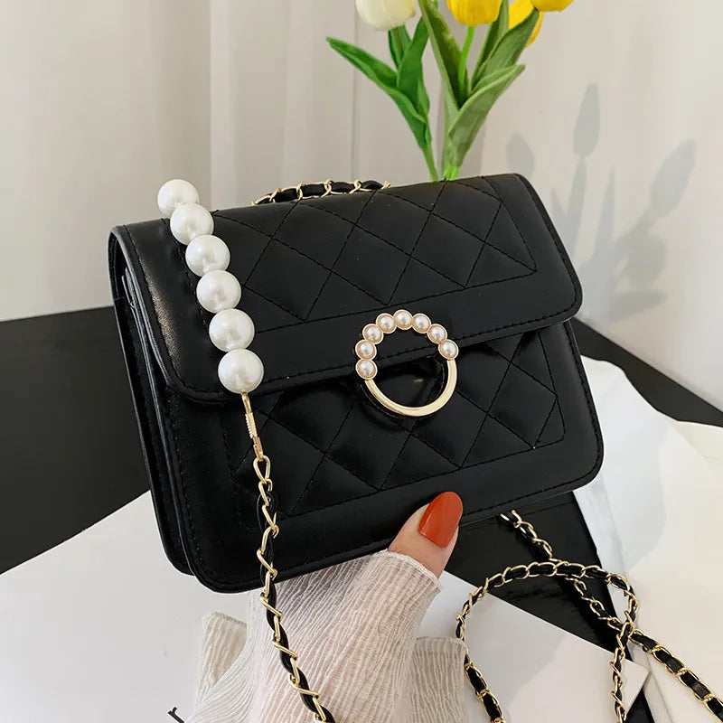 Small Shoulder Bag with Chain ⎜ Pearl Fastening and Stylish Chain Strap