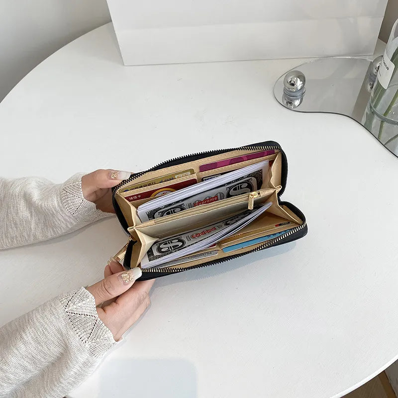 Women's Wallet with Zip ⎜ Simple Design in a Medium Size for Everyday Use