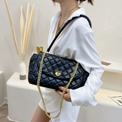 Shoulder Bag for Women ⎜ Fashionable Handbag in Diamond Design with Gold Chain and Practical Fastening