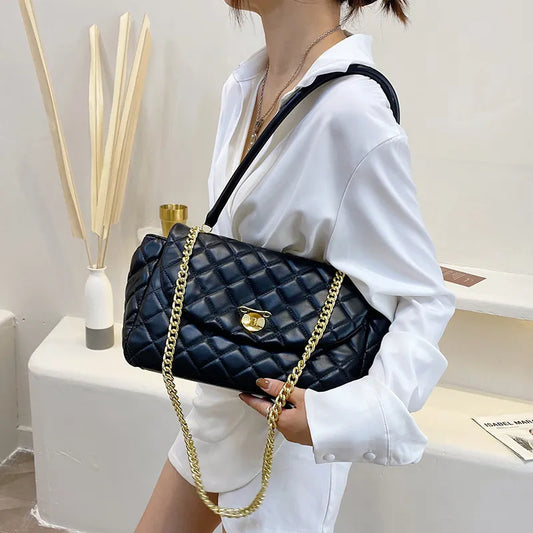 Shoulder Bag for Women ⎜ Fashionable Handbag in Diamond Design with Gold Chain and Practical Fastening