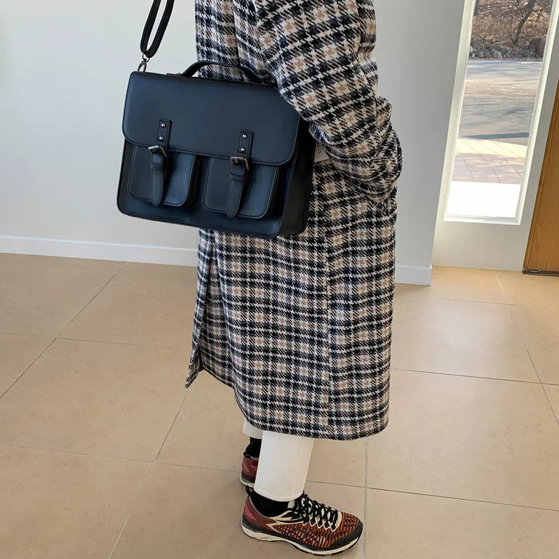 Briefcase for Men ⎜ Stylish Leather Shoulder Bag with Practical Compartments and Carrying Handle