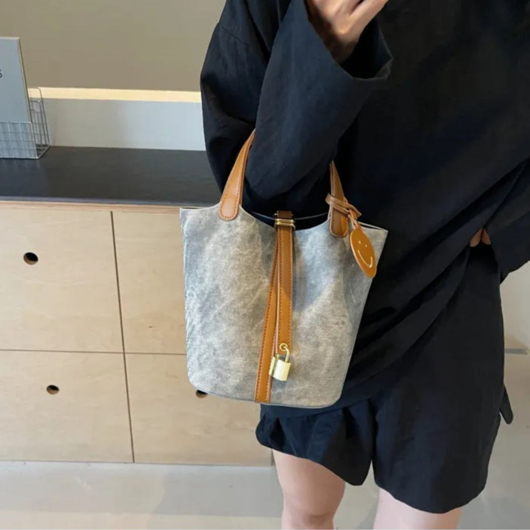 Retro Handbag for Women ⎜ Fashionable Bag with Smiley Tag and Adjustable Shoulder Strap