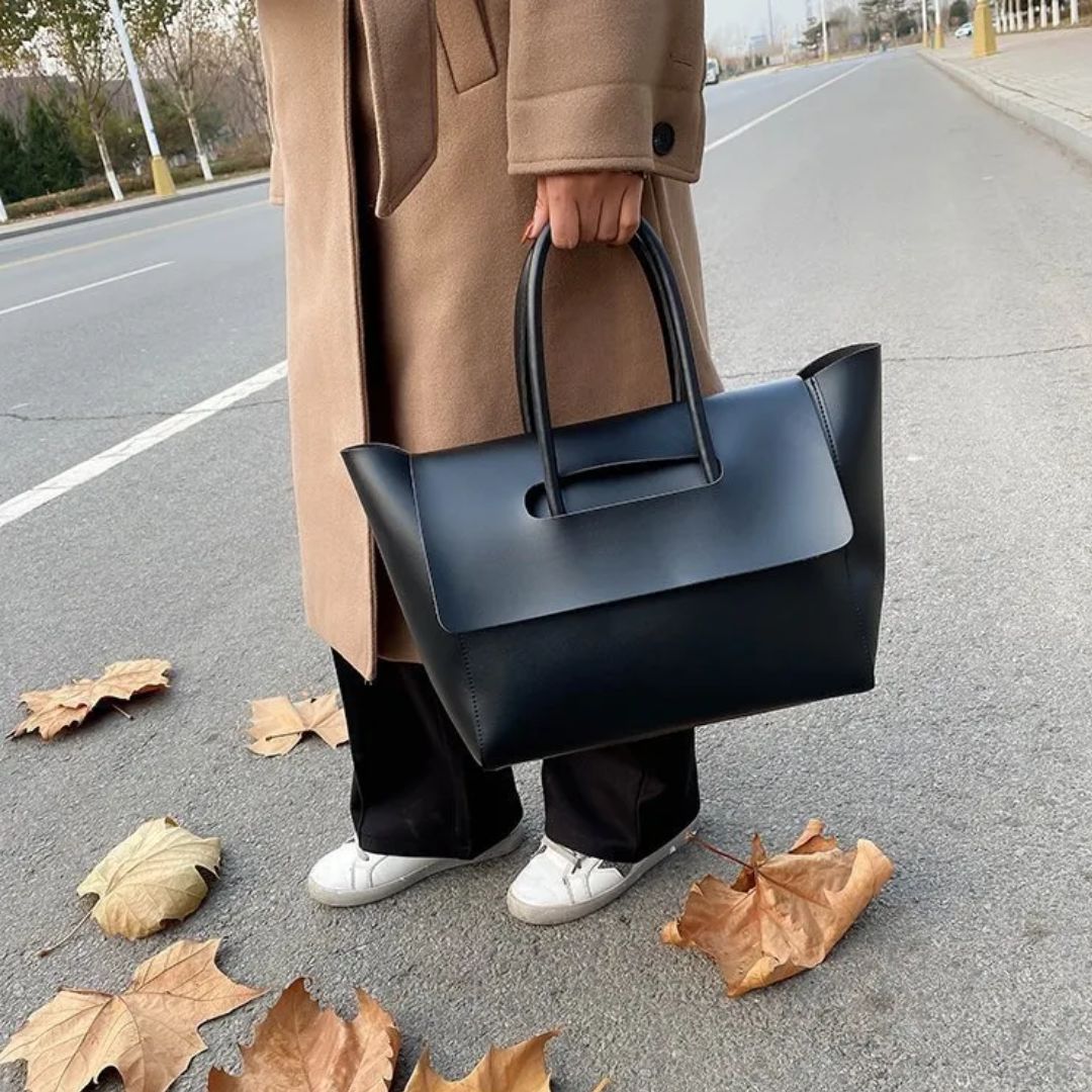 Fashionable Handbag for Women ⎜ Spacious Tote Bag in a Classic Design Made From High - Quality Material