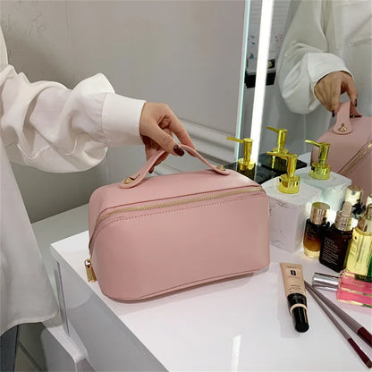 Cosmetics Bag for Women ⎜ Large Travel Bag with Carrying Handle and Practical Compartmentalisation