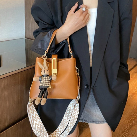 Fashionable Shoulder Bag for Women ⎜ Bucket - Style Handbag with Elegant Buckle and Adjustable Strap