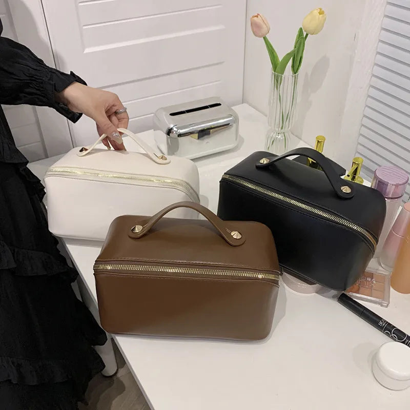 Cosmetics Bag for Women ⎜ Large Travel Bag with Carrying Handle and Practical Compartmentalisation