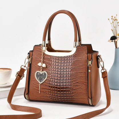 Bag with Heart Pendant ⎜ Elegant Design and Plenty of Storage Space for Everyday Life