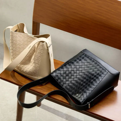 Leather Shoulder Bag for Women ⎜ Fashionable Shoulder Bag with Braided Design and Adjustable Strap