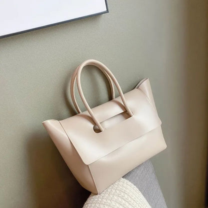 Fashionable Handbag for Women ⎜ Spacious Tote Bag in a Classic Design Made From High - Quality Material