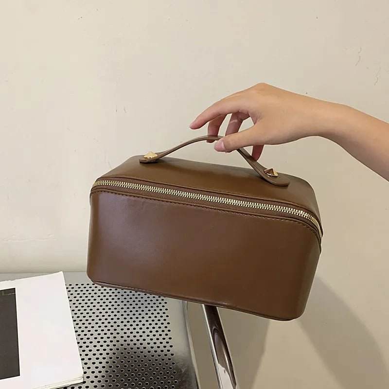 Cosmetics Bag for Women ⎜ Large Travel Bag with Carrying Handle and Practical Compartmentalisation
