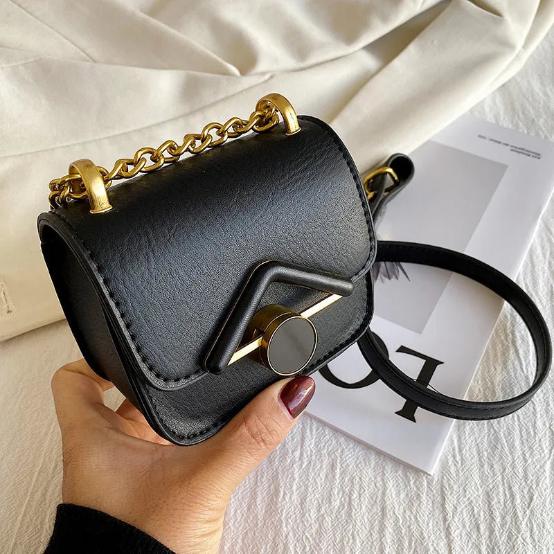 Small Shoulder Bag with Chain ⎜ Elegant Design with Golden Buckle and Minimalist Details