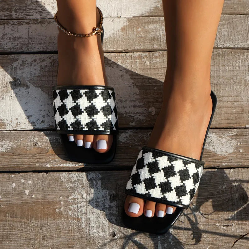 Women's Flat Slides Sandals ⎜ Comfortable Summer Shoes with Chequered Pattern for Beach & Leisure