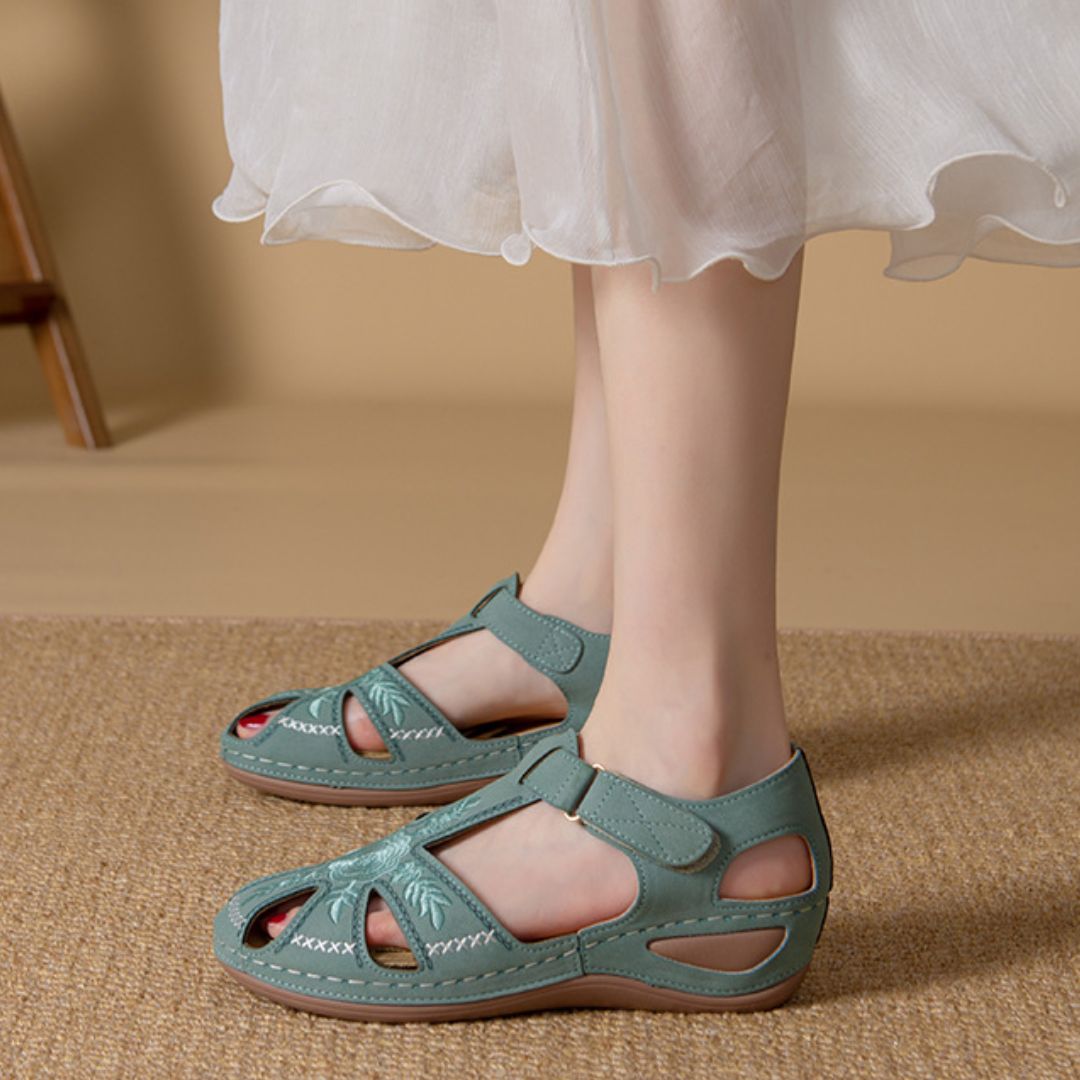 Women's Casual Sandals ⎜ Non - Slip with Soft , Lightweight Sole and Retro Design for Everyday Wear & Leisure