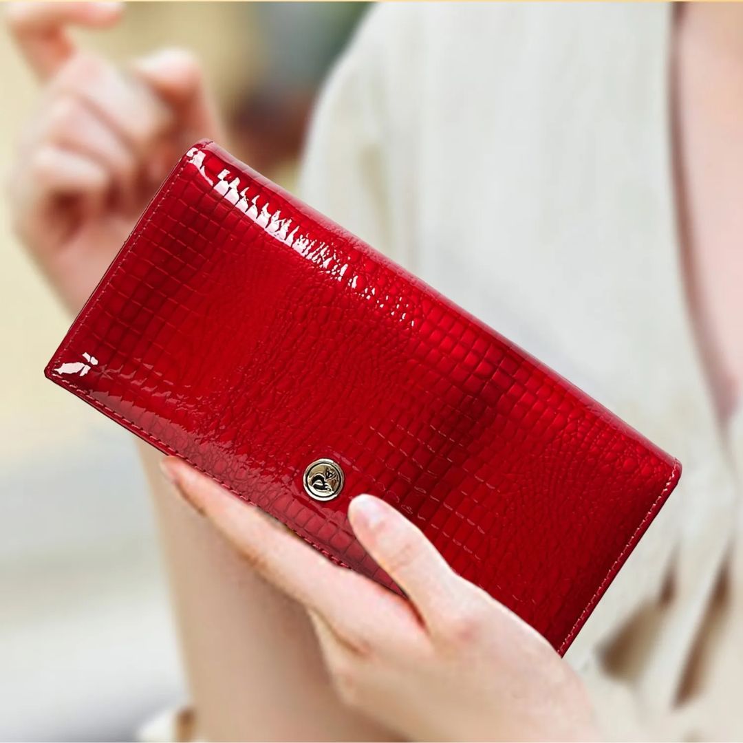 Women's Wallet in Crocodile Look ⎜ Elegant Long Wallet with Snap Fastener and Many Compartments