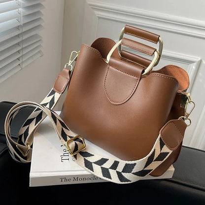 Bucket Bag for Women ⎜ Fashionable Design with Wide Shoulder Strap and Practical Carrying Function