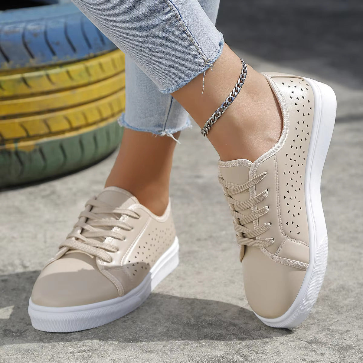Flat Trainers for Women ⎜ Comfortable Shoes with an Openwork Design for Summer and Leisure