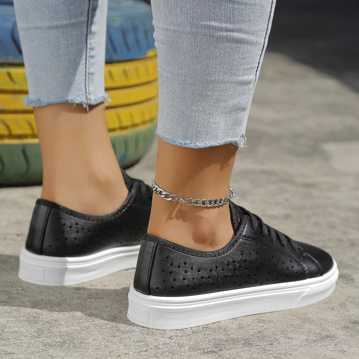 Flat Trainers for Women ⎜ Comfortable Shoes with an Openwork Design for Summer and Leisure