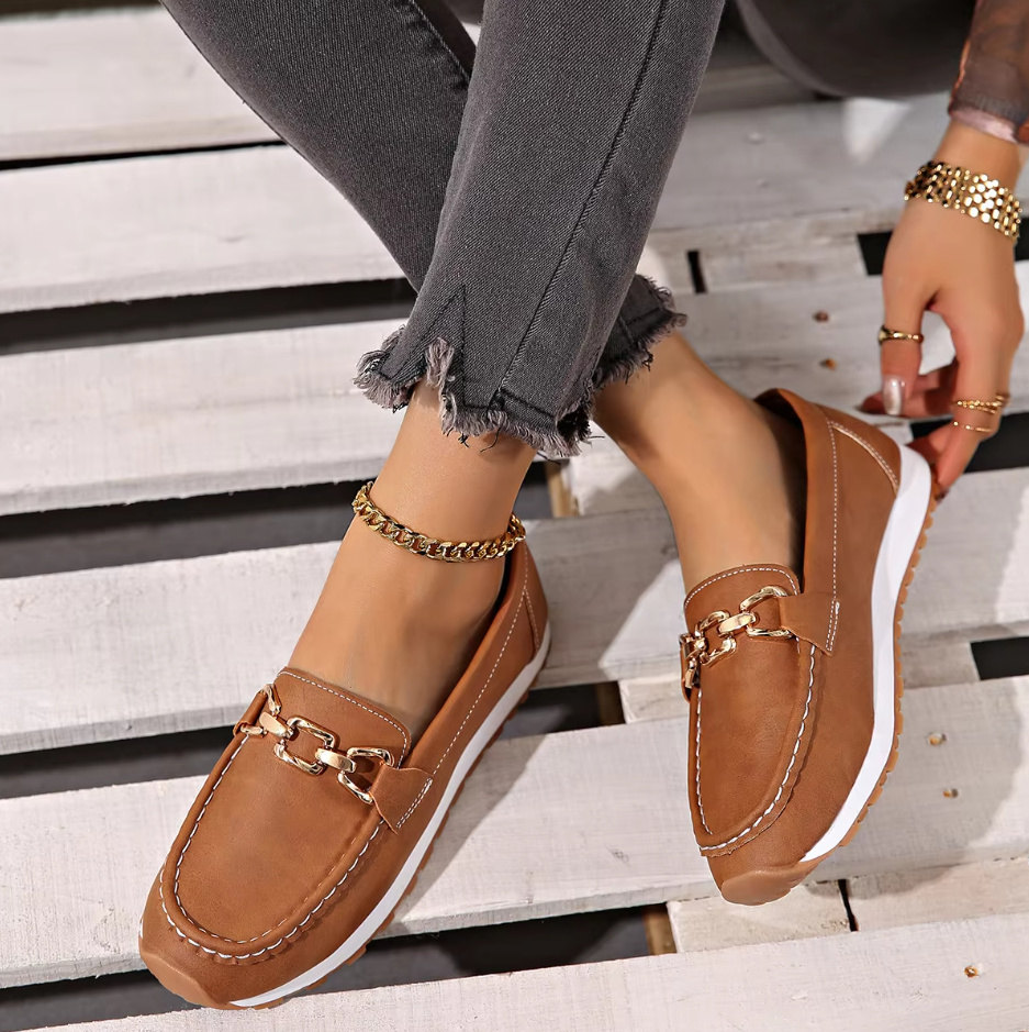 Comfortable Women's Loafers ⎜ Flat Shoes with Metal Chain and Comfortable Sole for Everyday Wear and Leisure