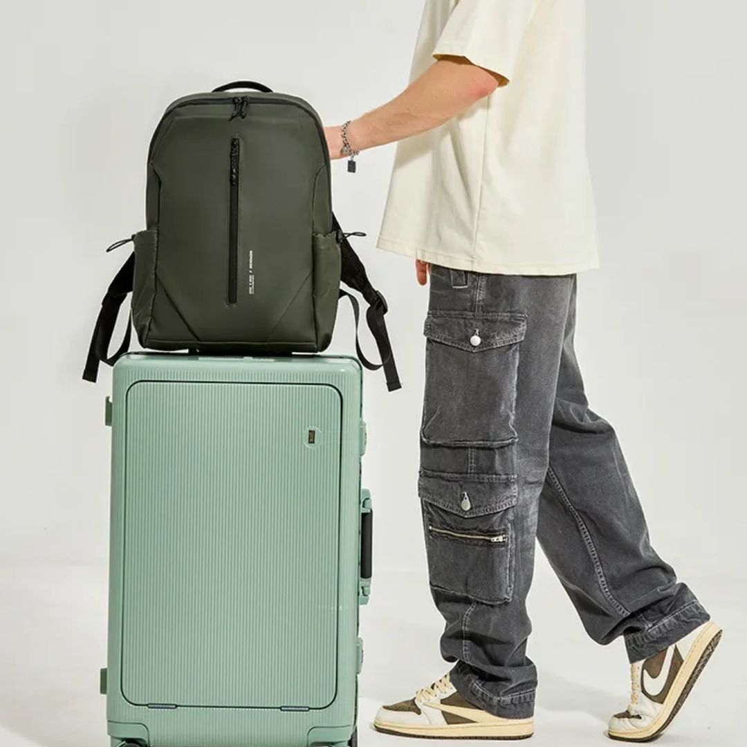 Backpack for Men ⎜ Modern and Versatile Backpack for Work Travelling and Leisure