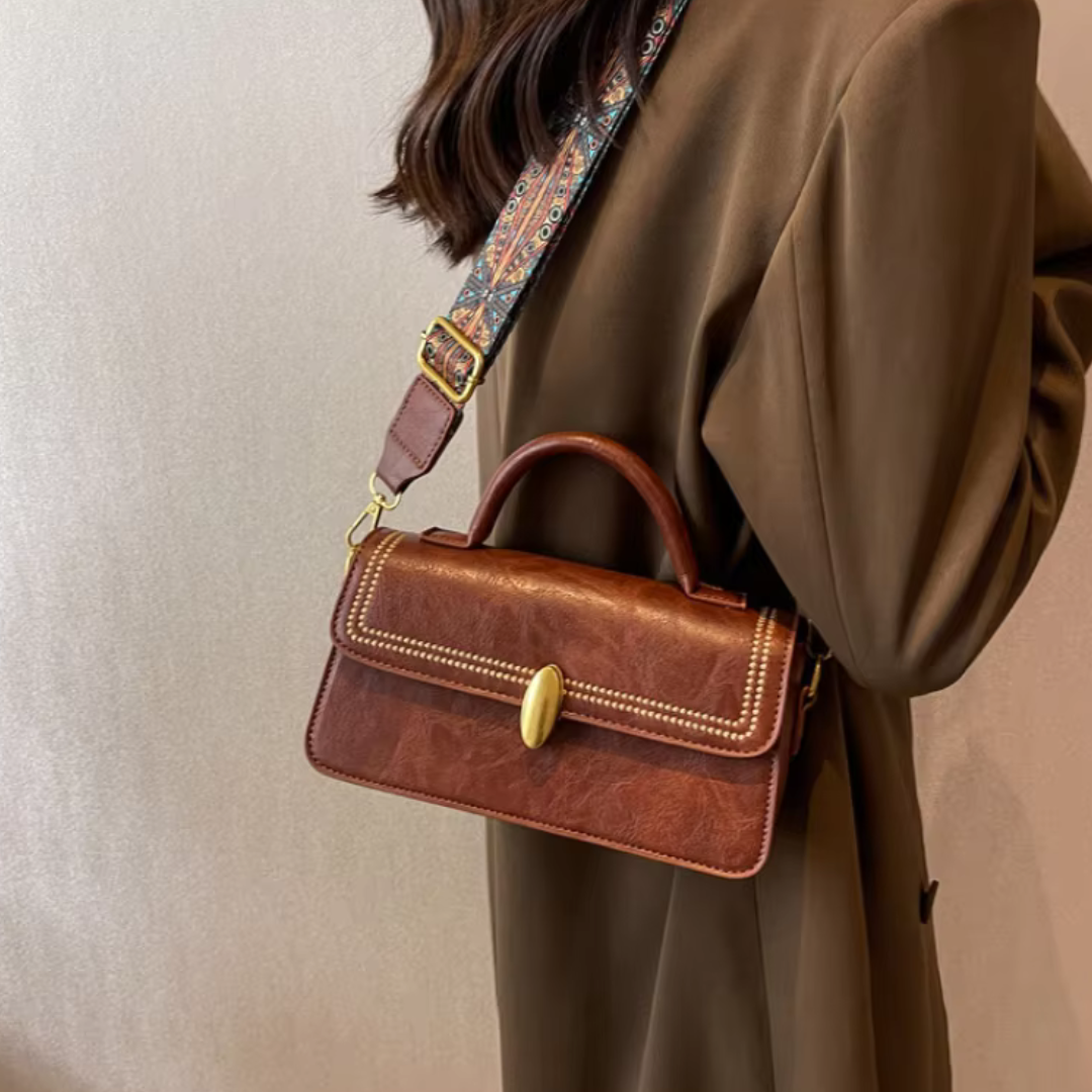 Retro Shoulder Bag for Women ⎜ Stylish Bag with Golden Details