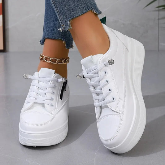 Sneakers for Women ⎜ Comfortable Shoes with Colour Accent and Zip for Everyday Wear and Comfort