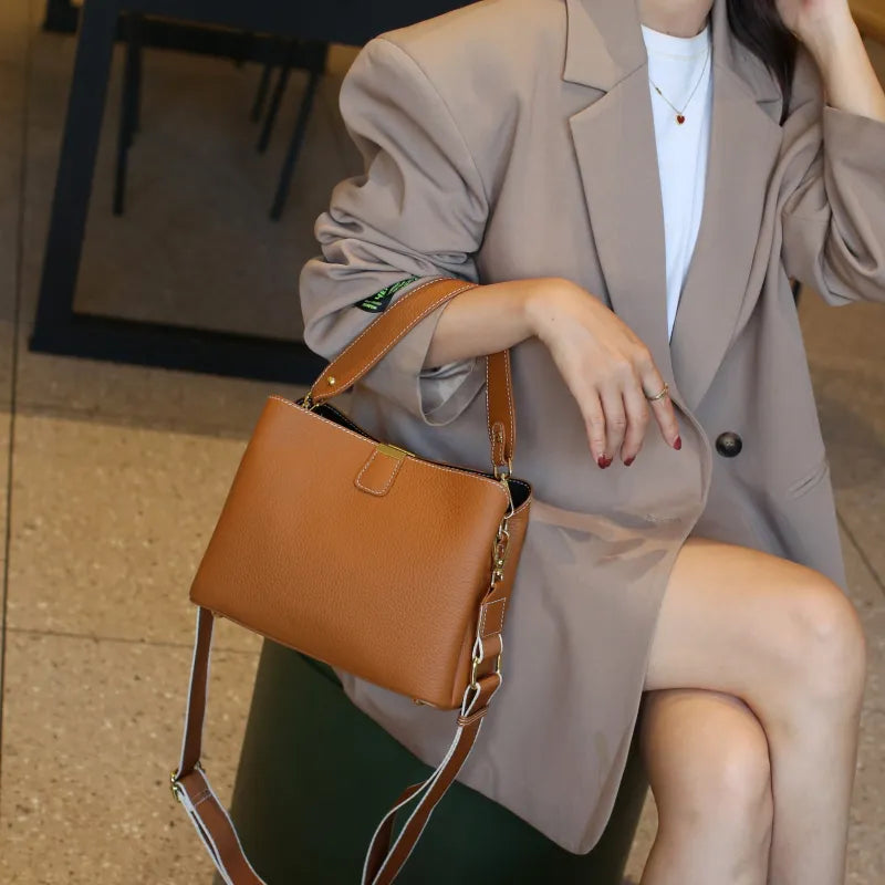 Leather Shoulder Bag for Women ⎜ Spacious Bag with Adjustable Shoulder Strap and Stylish Design