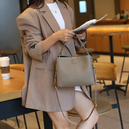 Leather Shoulder Bag for Women ⎜ Spacious Bag with Adjustable Shoulder Strap and Stylish Design