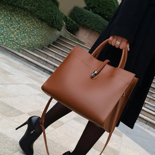 Leather Handbag with Shoulder Strap ⎜ Classic Design and Generous Storage Space for Everyday Use