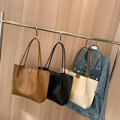 Retro Two - Piece Set ⎜ Elegant Bag with Practical Cosmetic Bag and Plenty of Storage Space