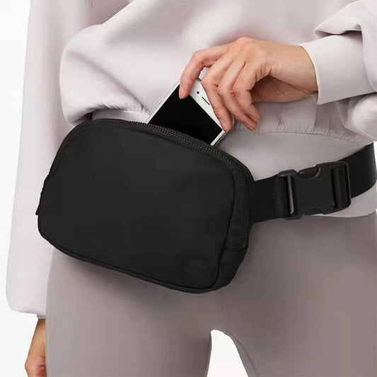 Running Belt Bag for Men and Women ⎜ Lightweight Sports Bag with Zip and Adjustable Hip Belt