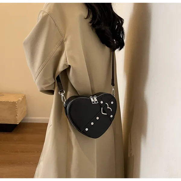 Fashionable Shoulder Bag for Women ⎜ Heart - Shaped Crossbody Bag in an Eye - Catching Design with Strap Fastening
