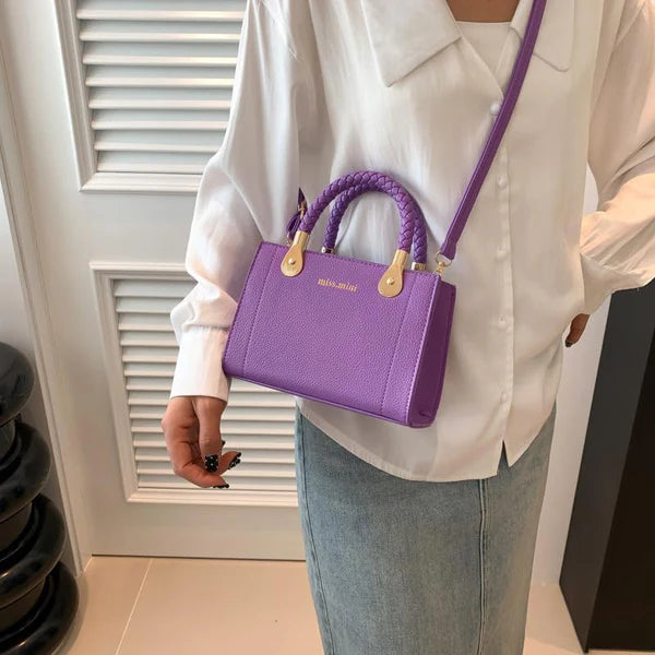 Trendy Handbag for Women ⎜ Compact Shoulder Bag with Braided Handle and Modern Design