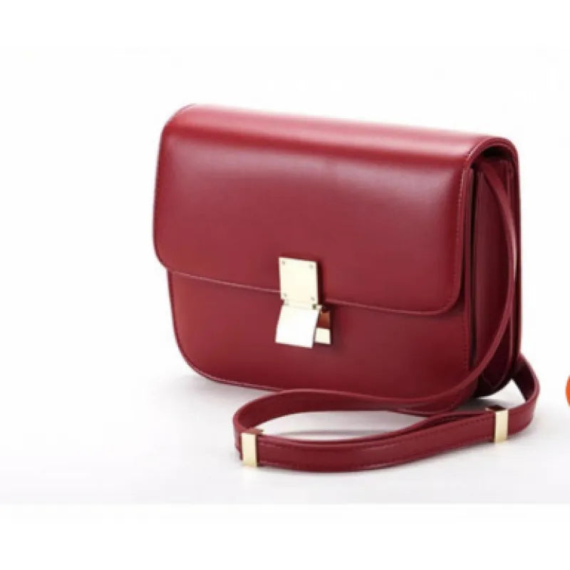 Classic Leather Shoulder Bag ⎜ Elegant Accessory with Gold Buckle for Stylish Appearances
