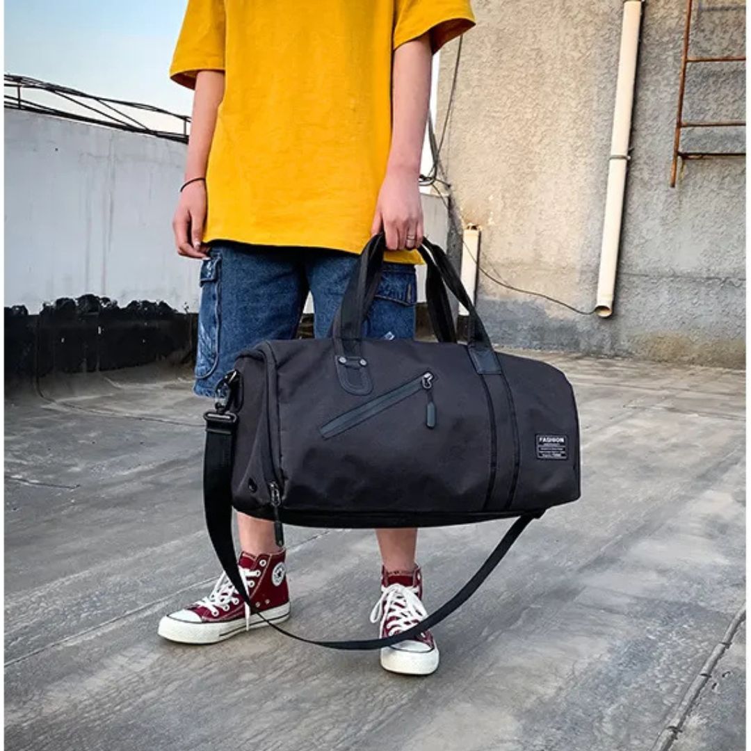 Sports Bag for Men and Women ⎜ Water - Repellent Training Bag with Wet Compartment and Shoulder Strap