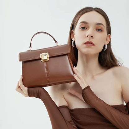 Leather Handbag for Women ⎜ Elegant Shoulder Bag with Practical Fastening and Compact Design