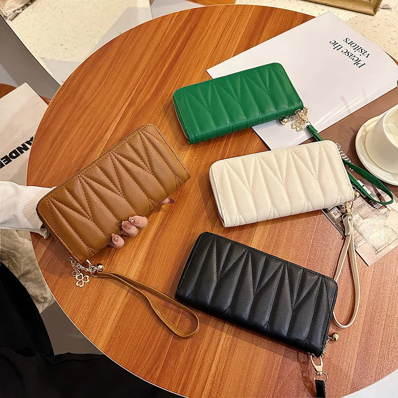 Women's Wallet in a Diamond Pattern ⎜ Elegant Long Format with Plenty of Space for Cards , Notes and Everyday Essentials