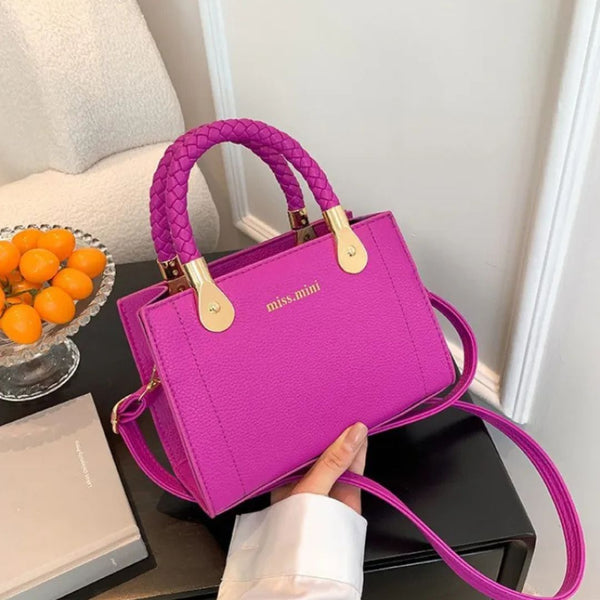 Trendy Handbag for Women ⎜ Compact Shoulder Bag with Braided Handle and Modern Design