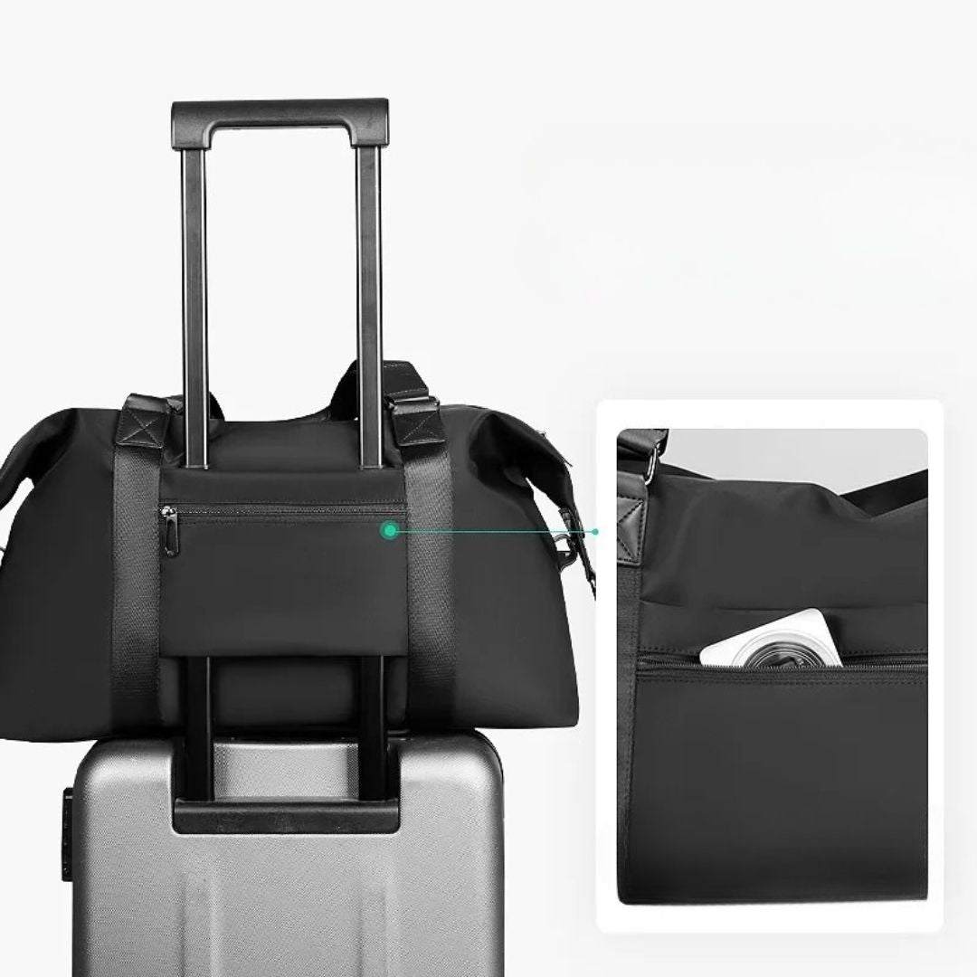 Sports Bag for Men and Women ⎜ Stylish Training Bag with Water - Repellent Material and Carrying Comfort