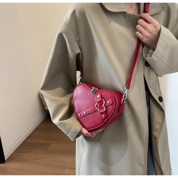 Fashionable Shoulder Bag for Women ⎜ Heart - Shaped Crossbody Bag in an Eye - Catching Design with Strap Fastening