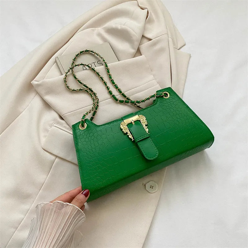 Shoulder Bag with Chain ⎜ Modern Design with Crocodile Embossing and Stylish Golden Clasp