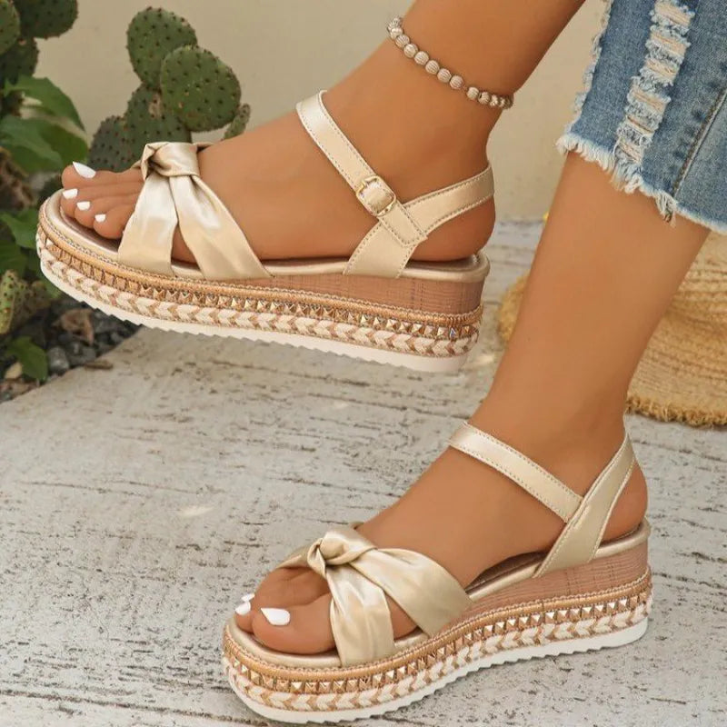 Platform Sandals for Women ⎜ Summery Shoes with a Knot Design and Decorative Raffia Sole in a Comfortable Width