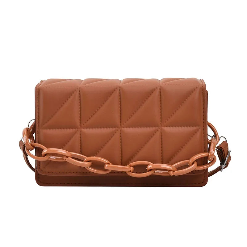 Shoulder Bag for Women ⎜ Fashionable Handbag with Chain Detail and Embossed Leather Design