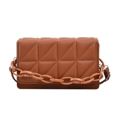 Shoulder Bag for Women ⎜ Fashionable Handbag with Chain Detail and Embossed Leather Design
