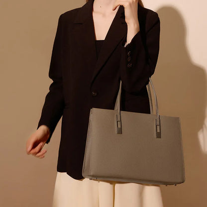 Large Leather Shopper Bag for Women ⎜ Spacious Companion with an Elegant Look and Practical Carrying Handles