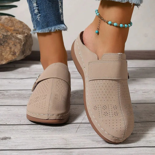 Summer Slip - on Shoes for Women ⎜ Comfortable Mules with Metal Fastening and Closed Toe Area