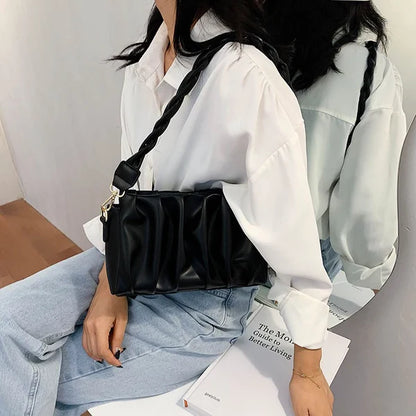 Fashionable Shoulder Bag for Women ⎜ Small Bag with Braided Handle and Stylish Pleated Design